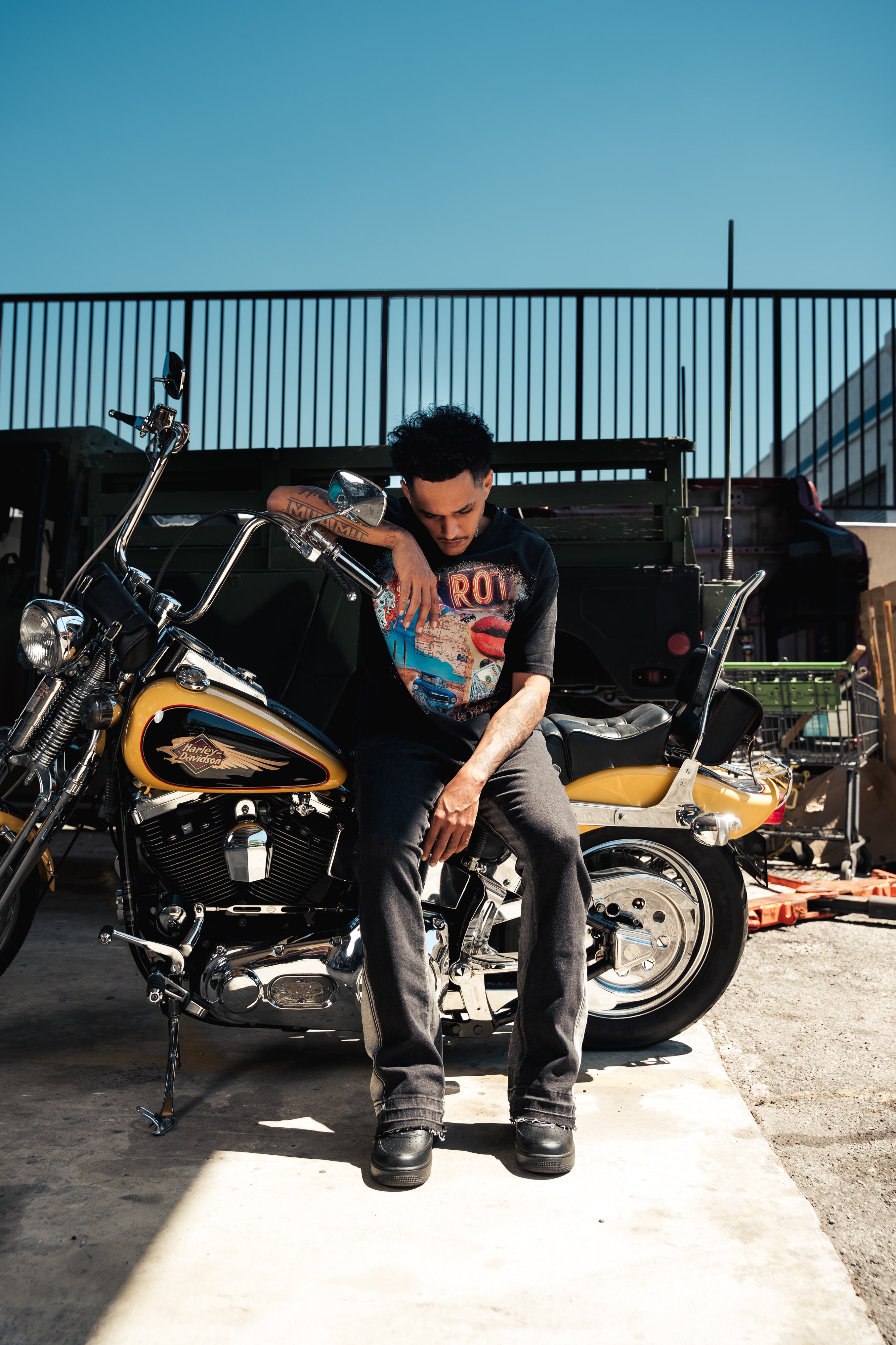 DRY ROT OVER SIZED GUEST TEE BLACK