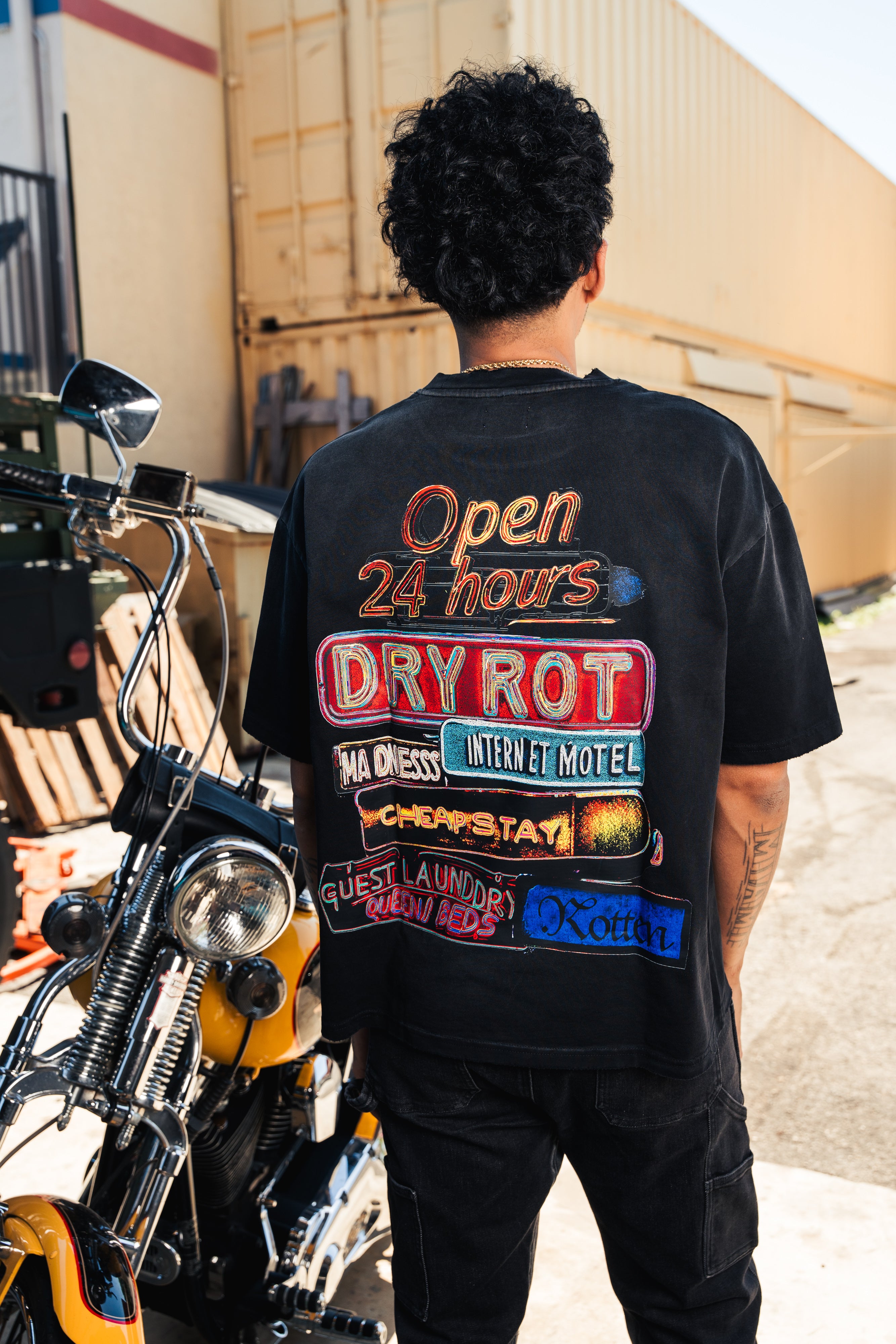 DRY ROT OVER SIZED GUEST TEE BLACK